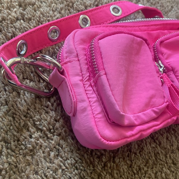 UO | Shoulder Strap Hot Pink Purse - Picture 8 of 8